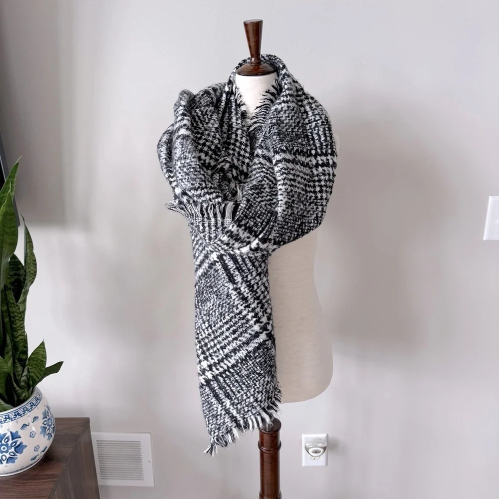Express Houndstooth Cozy Black and White Scarf